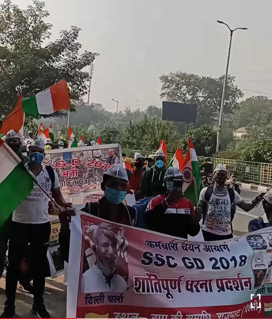 Ranbir_Crpf's tweet photo. देश के 55 हजार मेडिकल फिट
नौनिहालों एवं विरांगनाओं
#शांतिपुर्ण_आंदोलन_कीचाबी
हमने आपको सौंप दी है!
हम पुर्व सरहदी चौकीदार
व पुरा देश आपके साथ है
याद रखियेगा
कछुआ खरगोश के सोने के
कारण नहीं जीता
वो जीता सिर्फ निरंतरता के कारण!
अनुशासन व अहिंसा में विश्वास कर
जीत सुनिश्चित करें। https://t.co/PdPnb4vzbt