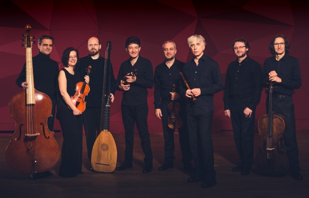 📻Esta tarde a las 17h escucharemos un concierto con obras de Vivaldi, Torelli, Corelli y Manfredini🎶
🎻En la interpretación de Il Giardino Armonico. Dirige Giovanni Antonini.