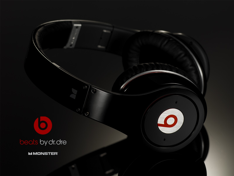 XXL's tweet photo. ⬇️ TODAY IN HIP-HOP ⬇️

2008: Dr. Dre debuts his Beats by Dre headphones

RT if you had a pair 🎧 https://t.co/tdPbZZofBo