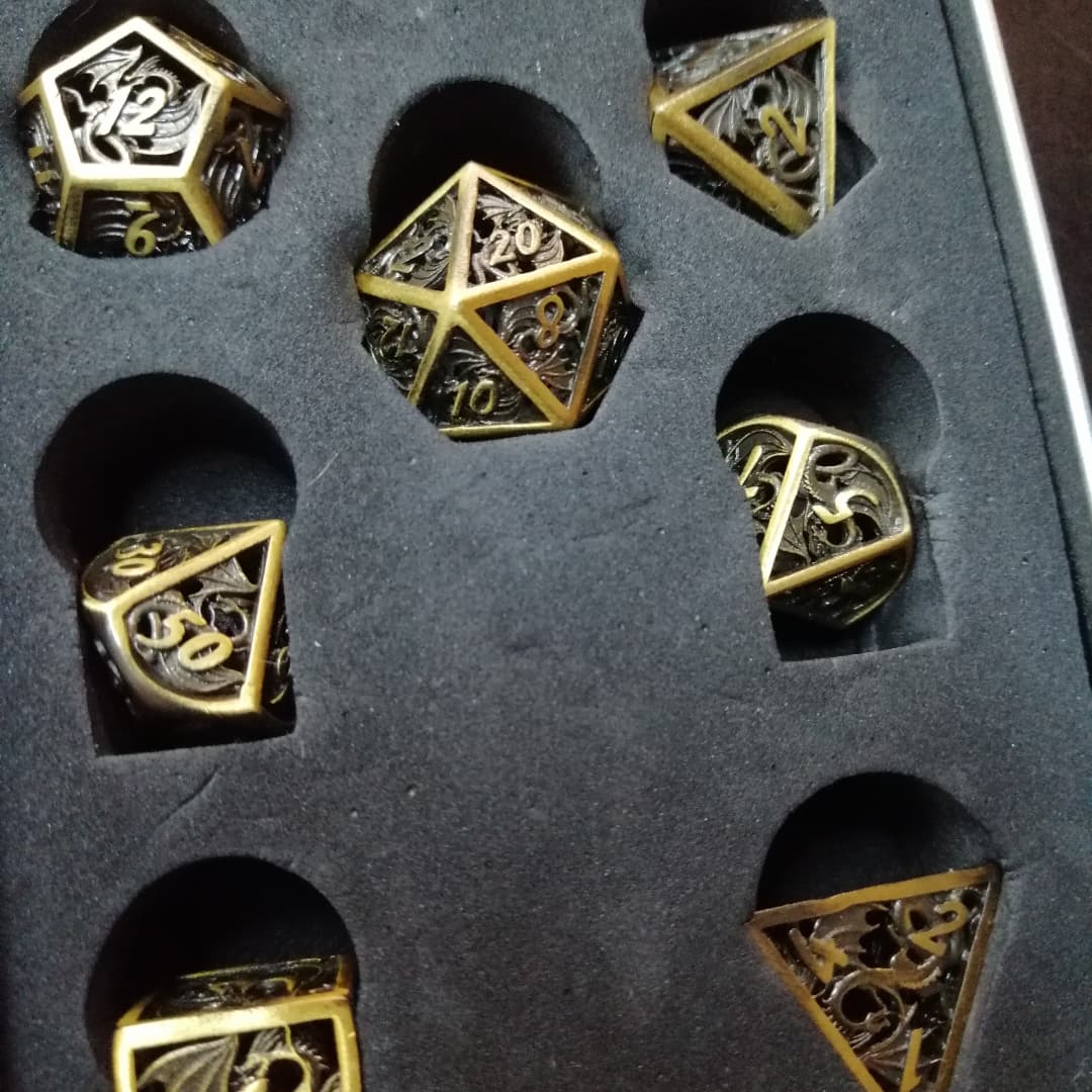 shimizu_ling's tweet photo. Soirée incroyable IRL avec la communauté de ce TCG juste incroyable qui commence à ce former en Suisse.
Je suis aux anges et je me suis même fait un cadeau de fin d'année en prenant du matos merveilleux pour mon futur deck dragon !
#7fallen https://t.co/ps06dUlkeV