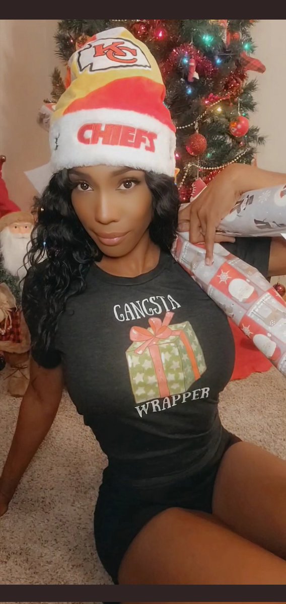 FabolousNft's tweet photo. @KC_Honey_ I still have a lot of gift wrapping to do. #gangstawrapper https://t.co/pZGh4OXQoU