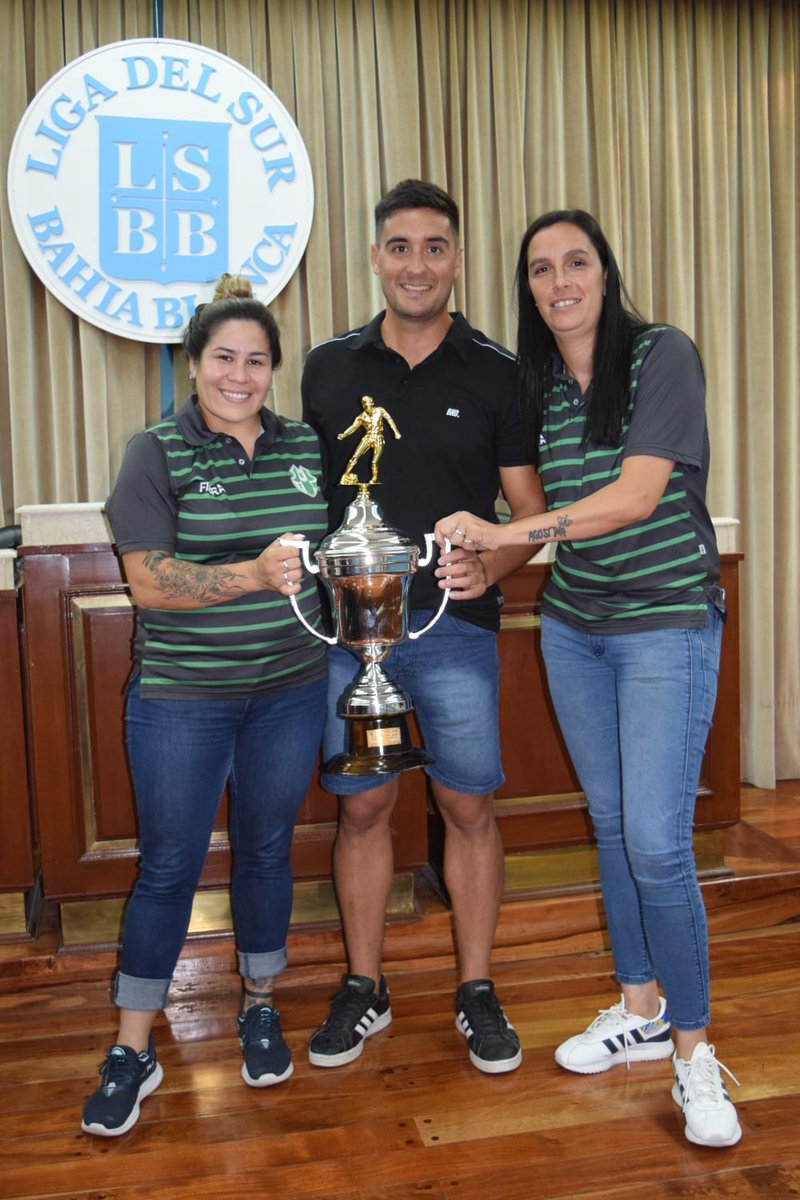 futbolfemstmbb's tweet photo. Nuestro Mayor Agradecimiento para 
Ema Perez y toda la comisión del Club Deportivo La Armonia. Por haber defendido y haber compartido la Cancha Oficial y hacer de local STMBB Femenino este 2021. 
Gracias Ema 💪🏼⚽️ 
@Aguero_M_A 
@stmbb https://t.co/o5h1F1uGxB