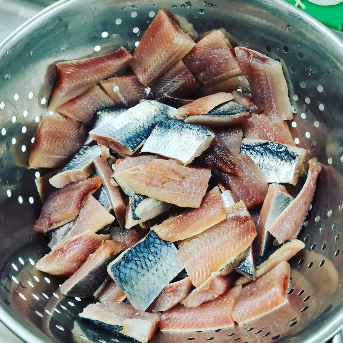 Theyellowhouse_'s tweet photo. The pickled herring is ready and full of flavour from the sweetened pickling spices including black peppercorns, cloves, allspice, mustard seeds and bay leaves
#pickledherring #sursild #herring https://t.co/RBxYXDuk5T