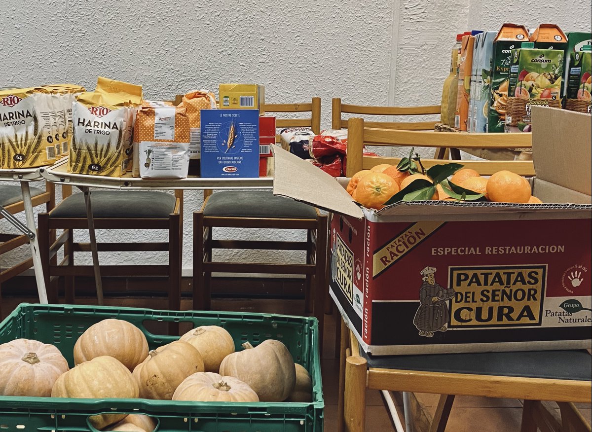 Aquest matí hem col·laborat a les cistelles de Nadal organitzades @DeGitanos aportant aliments recuperats, com carbasses dels pagesos de Gavà <a href="/espigoladors/">Espigoladors</a> llet, xocolates i llegums #fundacioaurea <a href="/Glovo_ES/">Glovo</a> <a href="/GraciaParticipa/">Gràcia Participa</a> Moltes gràcies!!!