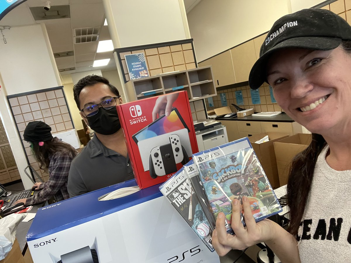vhowleyrob's tweet photo. @jakerandall @spieltimes @ChitoGaminYT @PS5restocks_etc now that they are delivered can share - was able to raffle off (2) PS5s, (1) XSX and (1) Switch OLED that you helped me secure.  Raised $12k for charity -THANKS TO YOU ALL! Merry Christmas! https://t.co/46PlD1YCYZ