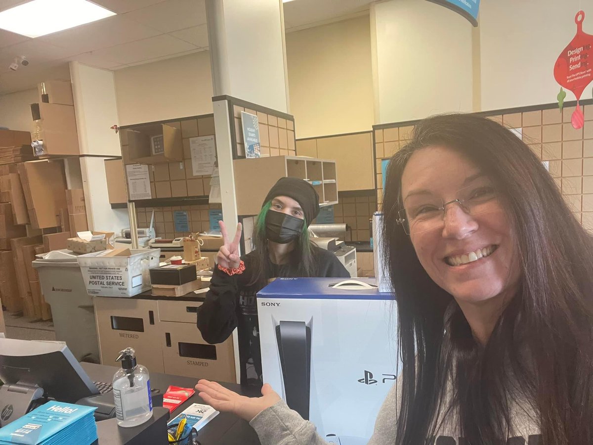 vhowleyrob's tweet photo. @jakerandall @spieltimes @ChitoGaminYT @PS5restocks_etc now that they are delivered can share - was able to raffle off (2) PS5s, (1) XSX and (1) Switch OLED that you helped me secure.  Raised $12k for charity -THANKS TO YOU ALL! Merry Christmas! https://t.co/46PlD1YCYZ