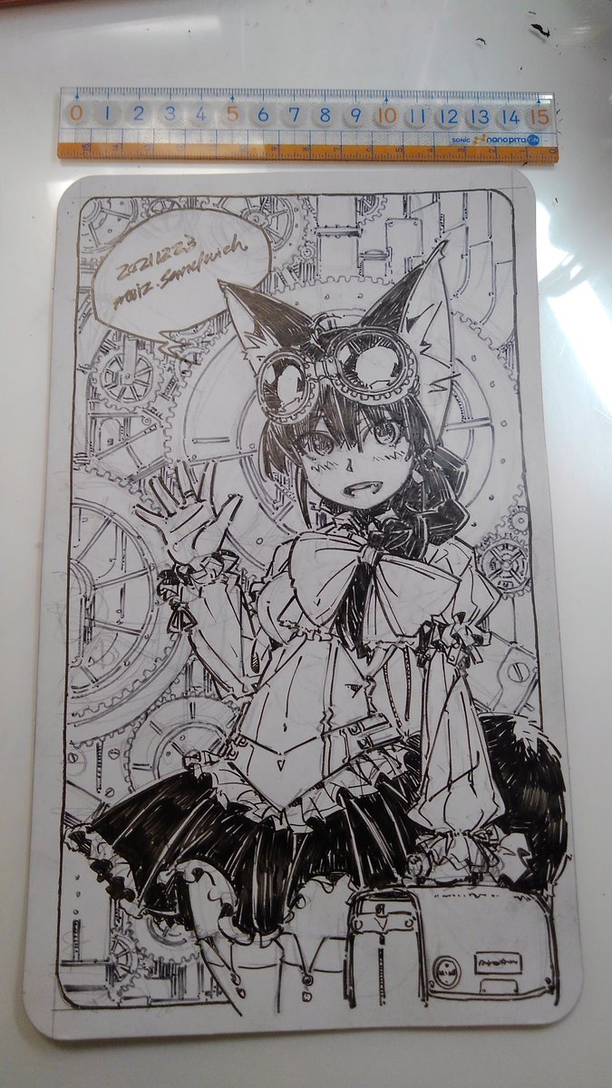 2枚とも背景を描いてみました。やたらと大きいタロットカードみたいだ。こういう紙を自分で作れば作れますが、たまたま見つけた紙に描くのが面白いのです。