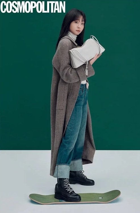 94KINGDAMI's tweet photo. #KimDaMi is currently trending under movies and tv. 😁❤

I heard that PR team of Prada and Bvlgari, Chief Editor from cosmopolitan korea also harper bazaar fashion director were all watching #OurBelovedSummer 😁🙏 

cr. owner

#김다미 #キムダミ #金多美 #그해우리는 https://t.co/iERFAG5jSL