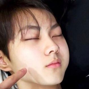 ibfhoon's tweet photo. i cant see the difference https://t.co/hG7TK7n94s