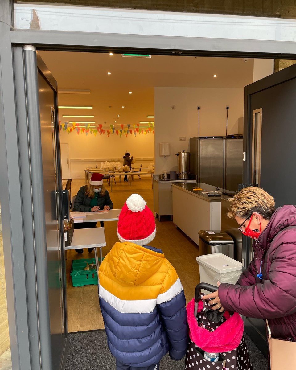 StMikesStSteves's tweet photo. We’re really thankful to have been able to give out 125 Christmas bundles to local families today. Thank you to all those who have helped make it happen!

#christmasbundles #stmichaelschurch #wandsworth #southfields #church #community #ackroydon @learn2love2read @DonsLocalAction https://t.co/ScekLJTJ6d