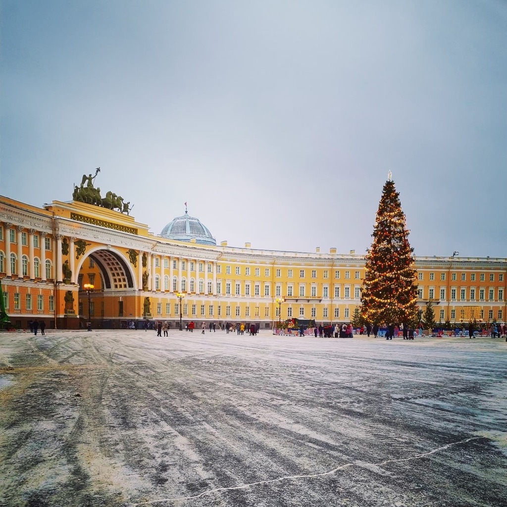 In anticipation of the holidays.

Palace Square.

#toursinstpetersburg #stpetersburgrussia #stpetersburgguidedtours #visitstpetersburg #hermitagemuseum