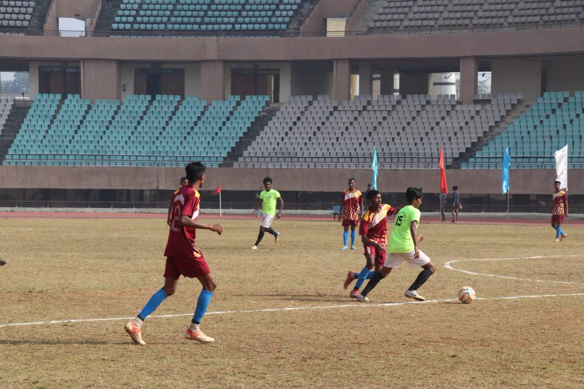SportsJhr's tweet photo. मुख्यमंत्री आमंत्रण फुटबॉल प्रतियोगिता 2021 के सेमीफाइनल के दूसरे मैच में चाईबासा ने रांची की टीम को हराकर फाइनल में प्रवेश किया। @HemantSorenJMM https://t.co/4z1nnkBaEw