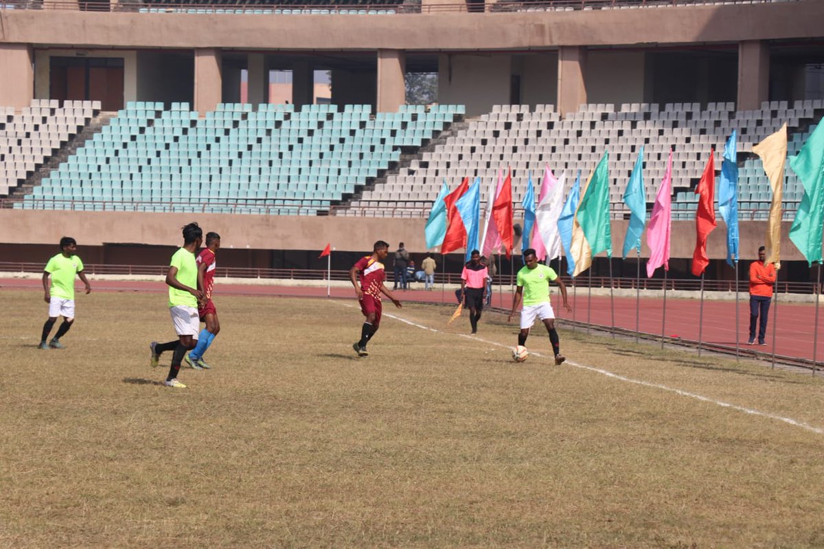 SportsJhr's tweet photo. मुख्यमंत्री आमंत्रण फुटबॉल प्रतियोगिता 2021 के सेमीफाइनल के दूसरे मैच में चाईबासा ने रांची की टीम को हराकर फाइनल में प्रवेश किया। @HemantSorenJMM https://t.co/4z1nnkBaEw