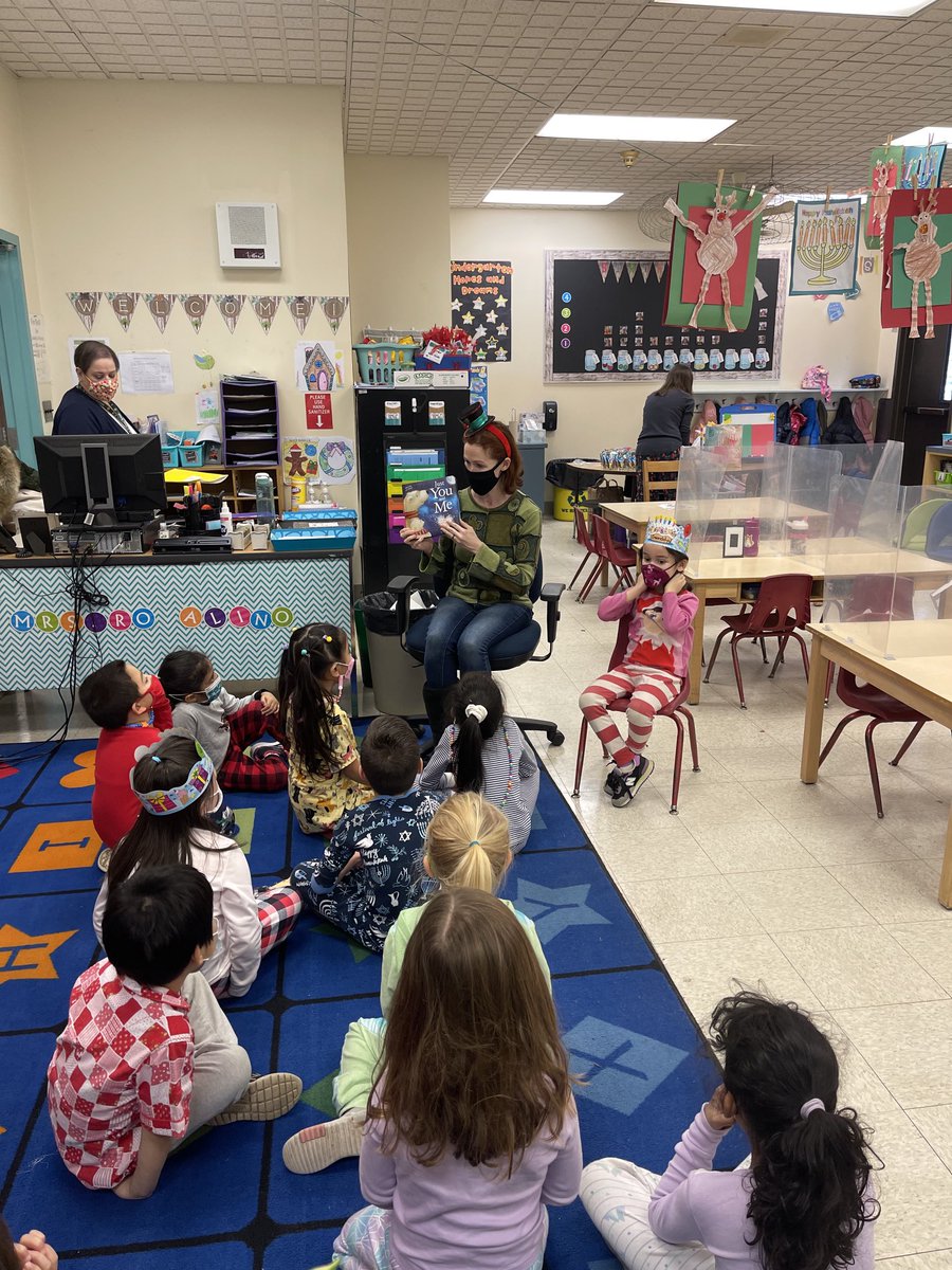 mrsditinyak's tweet photo. A big thank you to our amazing class parent for making our holiday party so much fun! ⁦And a thank you to the parents that supplied the snacks, drinks and holiday plates! @MrsRobalino⁩ ⁦@NMBerkley_NJ⁩ https://t.co/5CKEK2ieo2