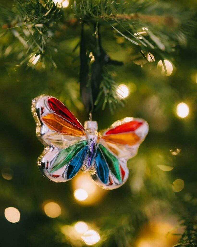 🎅🏽 It's time to sign off for the holidays. However you are spending the next few days, we  hope it is filled with all that makes you happy and fulfilled. Have a wonderful Christmas! 🎄 (Photo: Proud Christmas)