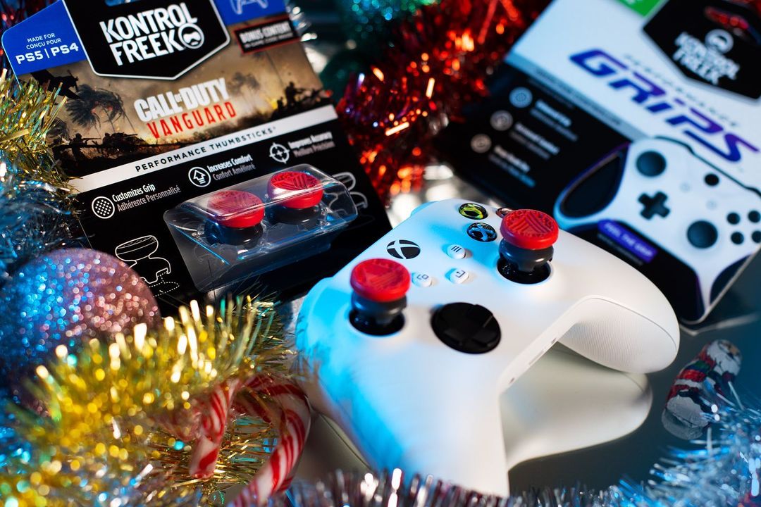 🎁 Fai un regalo al tuo controller: equipaggialo con i nostri accessori e portalo a un livello superiore 💪

📷: <a href="/twitchcaaaaate/">Caaaaate</a>
#Natale2021 #KontrolFreek #SteelSeries #KontrolFreekIT