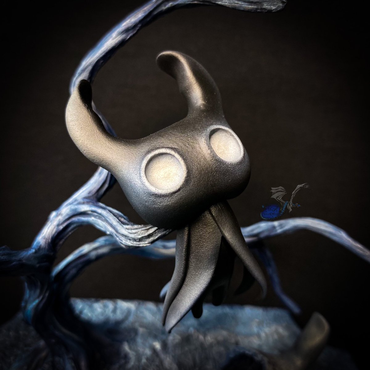 owllyn_workshop's tweet photo. New sculpture (Hollow Knight) 🤍
Materials: velvet clay, acrylic paints, wood base.

#hollowknightfanart #hollowknight #SilkSong #handmade #craft #sculpture #Sculptor #sculpt #figurine #traditionalart https://t.co/hKHefBClPE