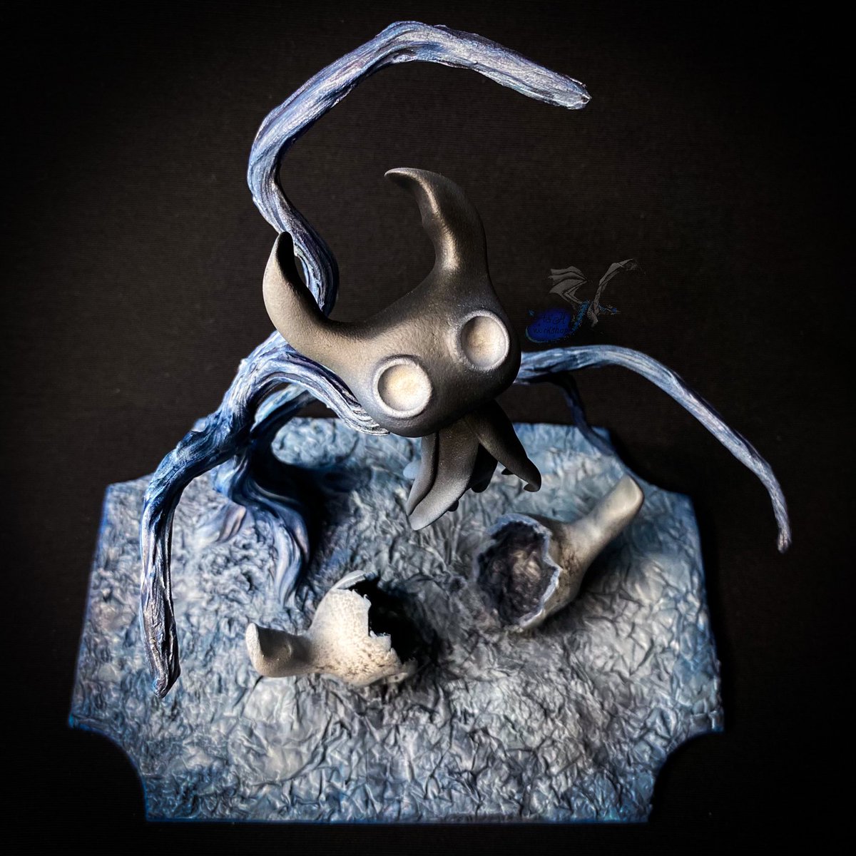 owllyn_workshop's tweet photo. New sculpture (Hollow Knight) 🤍
Materials: velvet clay, acrylic paints, wood base.

#hollowknightfanart #hollowknight #SilkSong #handmade #craft #sculpture #Sculptor #sculpt #figurine #traditionalart https://t.co/hKHefBClPE