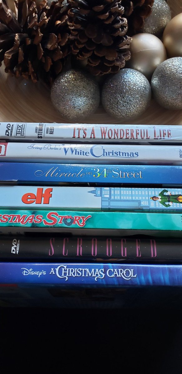 EESMediaReaders's tweet photo. Finally! First day of #winterbreak brought to you by #ChristmasMovies, #cookiebaking πͺ, and #wrapping #presents π. Best #PD ever - recharging! Enjoy your break! βοΈ https://t.co/HtOKyBitqe