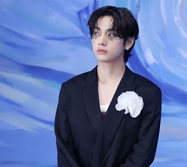 thvseason's tweet photo. Thank you for inspiring us loving us and believing in us. Thank you for teaching us to be ourselves. Thank you for wrecking our bias list every day. Thank you for helping your hyungs when they needed you. Thank you for making us laugh when we felt down ++ #1000thpost 😭 https://t.co/2OrvWsGe2t