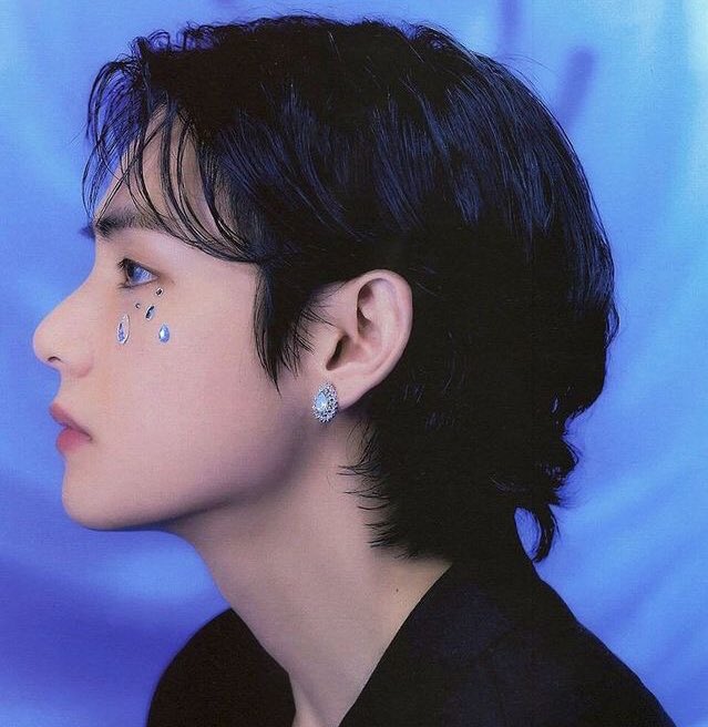 thvseason's tweet photo. Thank you for inspiring us loving us and believing in us. Thank you for teaching us to be ourselves. Thank you for wrecking our bias list every day. Thank you for helping your hyungs when they needed you. Thank you for making us laugh when we felt down ++ #1000thpost 😭 https://t.co/2OrvWsGe2t