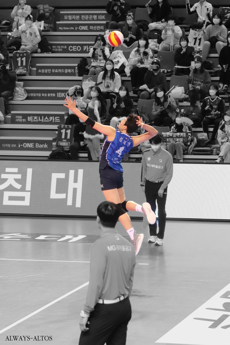 ibk_supp0rt's tweet photo. 2021년의 마지막 홈 경기💙

우리 선수들 모두 너무 수고 많았어요💪🏼🔥

#AlwaysAltos https://t.co/bv0XXgyB9C
