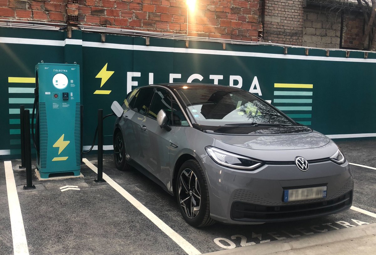 go_Electra's tweet photo. Hello à tous,
Après plusieurs mois de boulot intense… Roulement de tambour 🥁
Nous avons le plaisir de vous annoncer la mise en service de notre 1ère station de recharge rapide à Aubervilliers, près de Paris. 🔋⚡️⚡️
https://t.co/TjQUzzKmt8 https://t.co/Kso73fkJVd