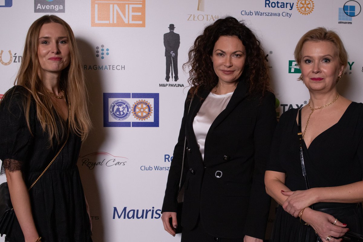 Maurisse_com's tweet photo. We are proud to be a partner of the 25th Rotary Charity Christmas Tree Gala, where donations were collected to fight cancer by supporting prevention research. During the charity auction, Marianna Stuhr's painting – Nebula Patrząca – donated by Małgorzata Ostrowska was auctioned. https://t.co/OJlGPVzChJ