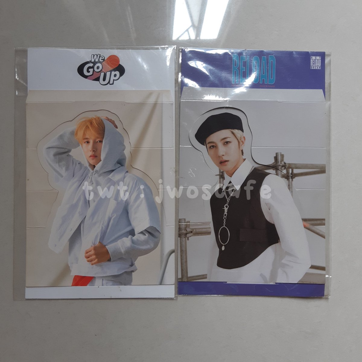 jwoscafe's tweet photo. wts standee holo renjun reload 25k https://t.co/1NWbfxVfzu