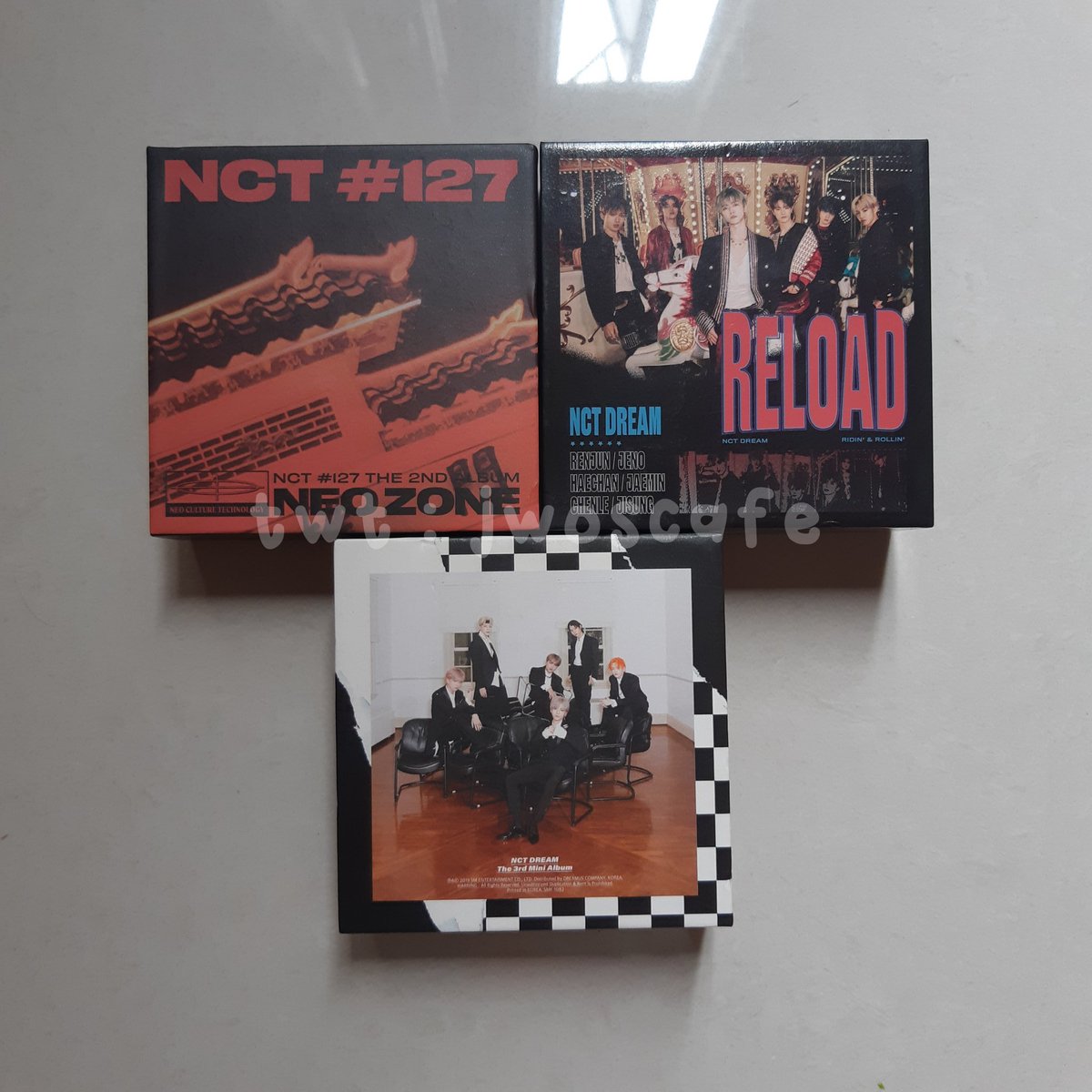 jwoscafe's tweet photo. wts standee holo renjun reload 25k https://t.co/1NWbfxVfzu
