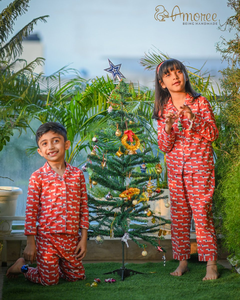 AmoreeIndia's tweet photo. Let the comfort do the talking this Christmas season. 😊

Easy-breezy night suit set, donning which your little munchkin can have fun all day long!

Sizes available: 2-3 yr, 3-4 yr, 6-7 yr ,8-9 yr, 10-11 yr
Customisation available
For queries, 📞: +91-7073732727
#amoree #kidswear https://t.co/o5Yk4tDdWh