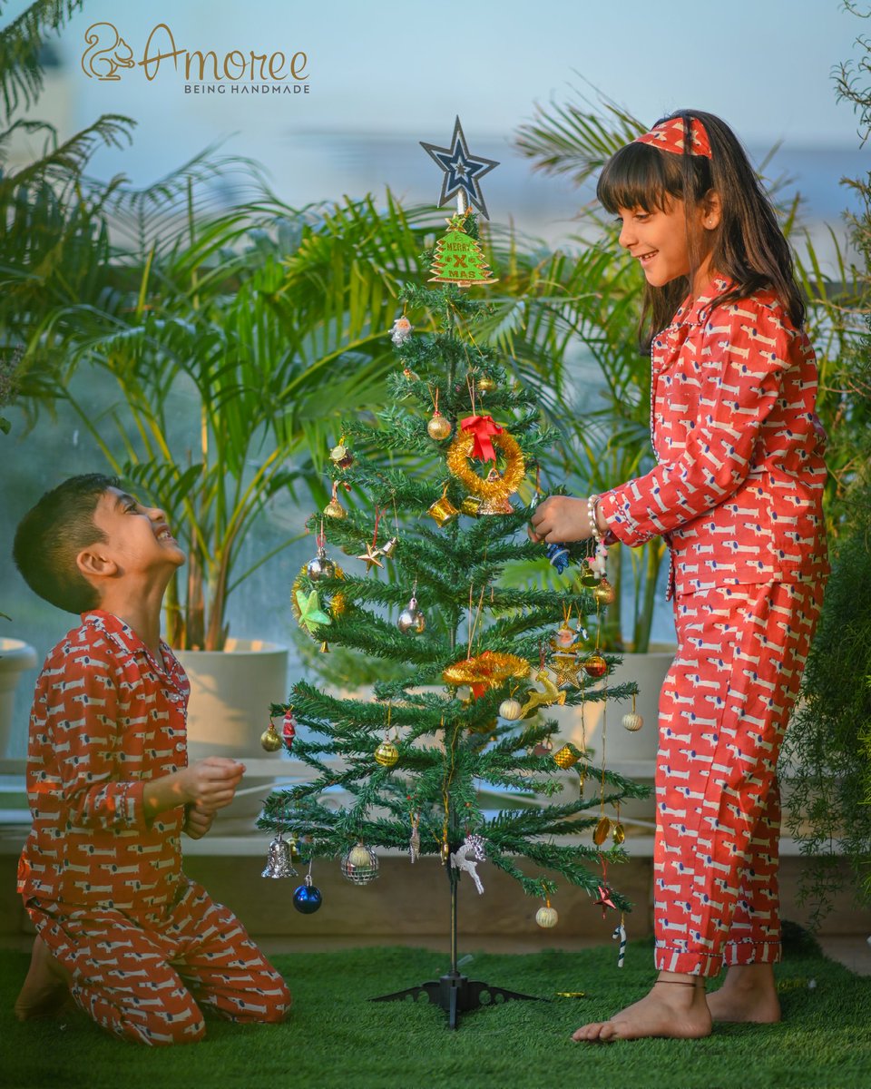 AmoreeIndia's tweet photo. Let the comfort do the talking this Christmas season. 😊

Easy-breezy night suit set, donning which your little munchkin can have fun all day long!

Sizes available: 2-3 yr, 3-4 yr, 6-7 yr ,8-9 yr, 10-11 yr
Customisation available
For queries, 📞: +91-7073732727
#amoree #kidswear https://t.co/o5Yk4tDdWh