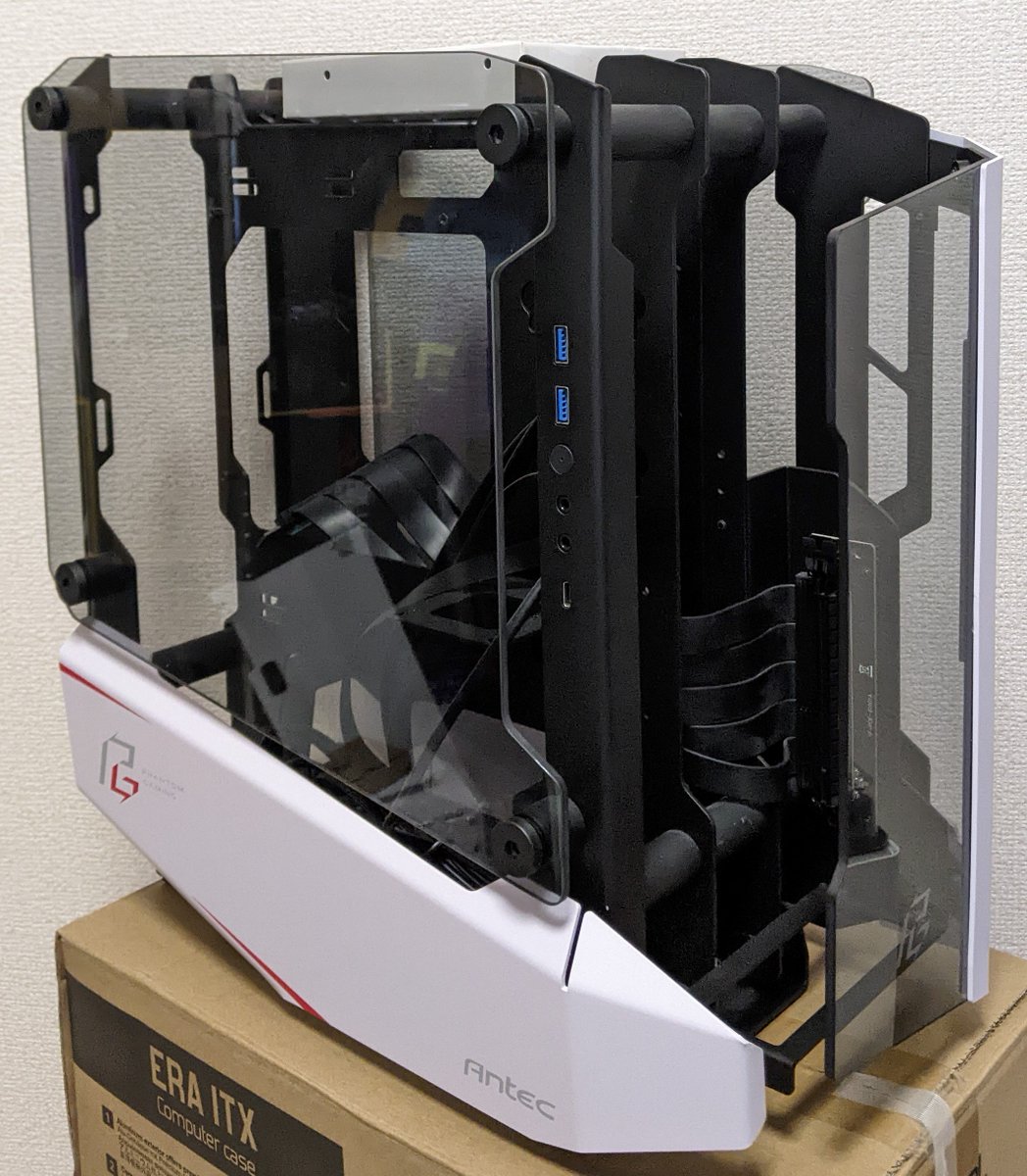 いnu...寒いのでクリスマス前にプレゼント企画🐕

しらんけどケース（・∀・）
展示品だったので使用状況も詳細もわからんw
細かいも埃掃除しませんw

応募方法
①このアカウント(<a href="/inux90/">ヤマグチ家 no 犬</a>)をフォロー
②このツイートをRT(引用RTは対象外)

期間
12/25 22:00まで

注意事項は絶対です！リプライを参照