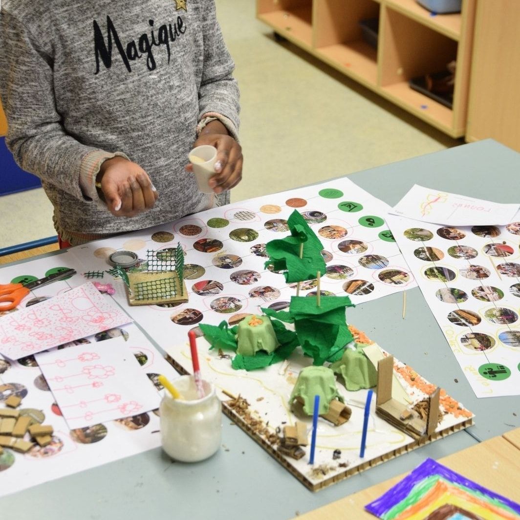 Repost @caue_de_paris Retour en image sur le dernier atelier maquette de l'année qui s'est tenu à l'école maternelle de bercy.

Un nouveau cour OASIS pour la rentrée en prévision.

#architecture #urbanisme #paysage #caue #teamarchi #archilovers #enfant #maquette #pedagogie