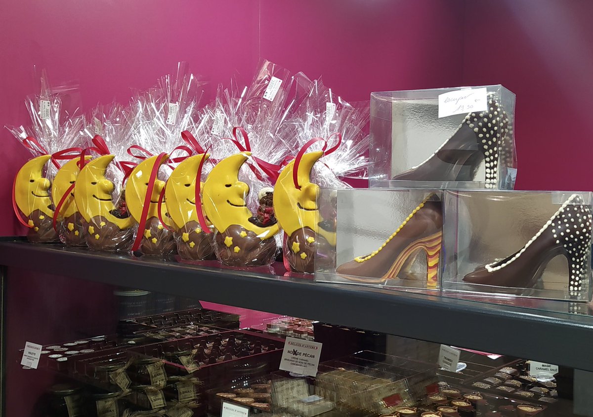 DelicesAnvers's tweet photo. Plus que deux jours pour faire vos achats gourmands avant les fêtes! Venez découvrir notre belle collection de Noël! 🎄🎁🤩

#Quimperlé #chocolat #Noël https://t.co/PXqebwypzv