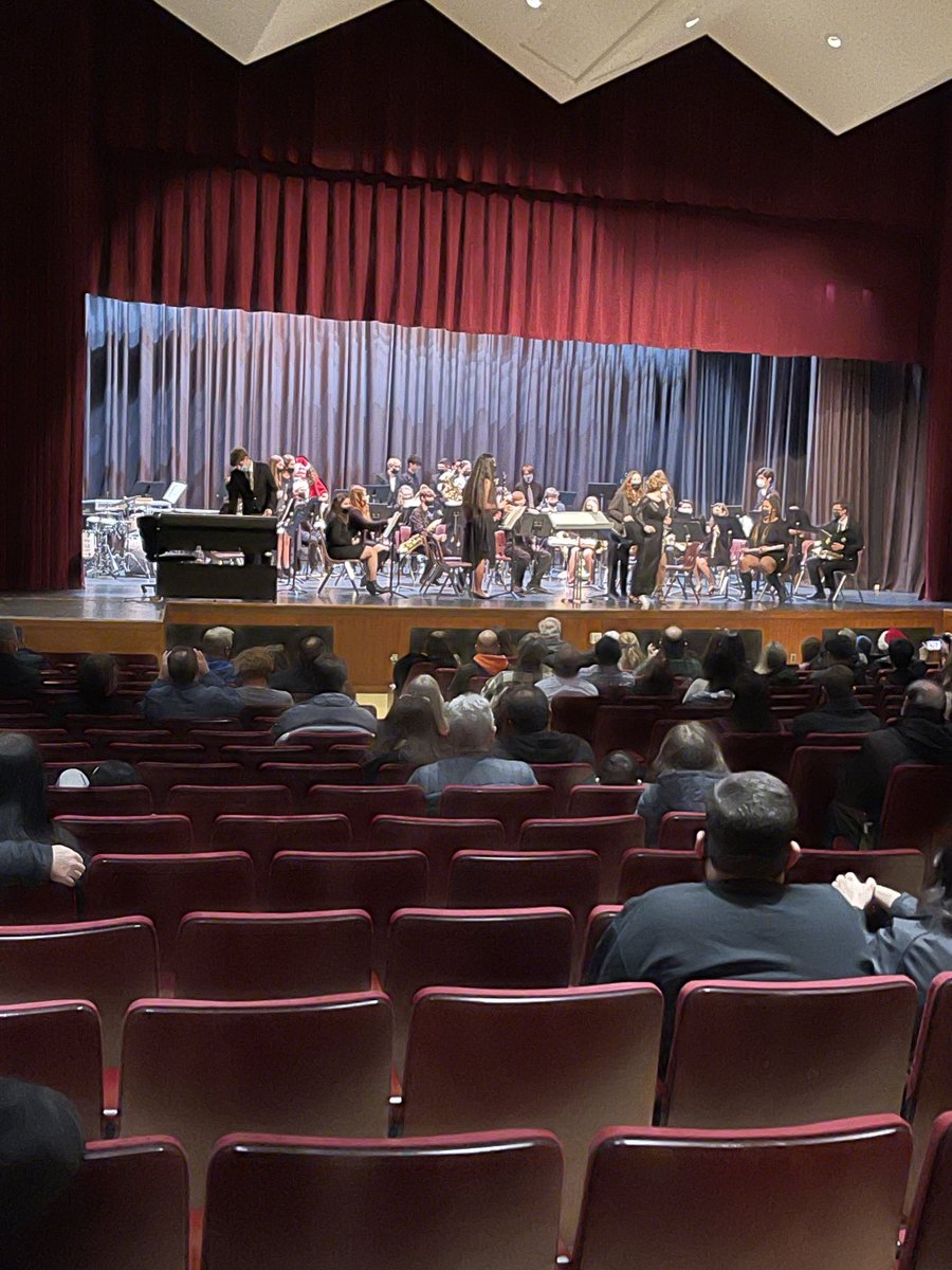 KingsParkHS's tweet photo. The Winter concert was wonderful!! Thank you Concert Band, Orchestra and Symphonic Winds. https://t.co/q1HP9EdeEr