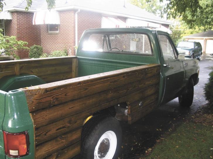 FarmShow's tweet photo. Brian Wolters wanted to replace the side body panels on the 8-ft. bed of his 1978 Chevrolet 3/4-ton pickup, but he couldn't find any panels that weren't already rusted out. #pickup #sidepanels #restored #archive https://t.co/3CSKcJSQ0A https://t.co/F44xanbvjH