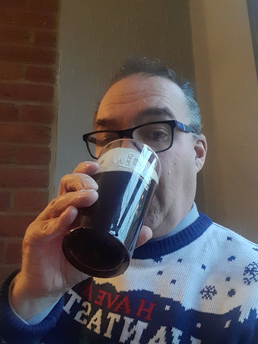 Lardyda44's tweet photo. Let Christmas begin!  #XTBrewery #TheHalfMoon https://t.co/LyoUlhNn4k