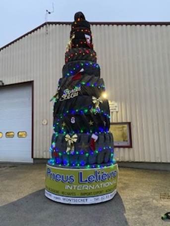 GIE_FRP's tweet photo. Nouvelle année, nouveau concours pour nos collecteurs ! Pneus Lelievre et Soregom se sont de nouveau défiés sur une représentation de Noël en pneus ! https://t.co/IVzht7Z6J5