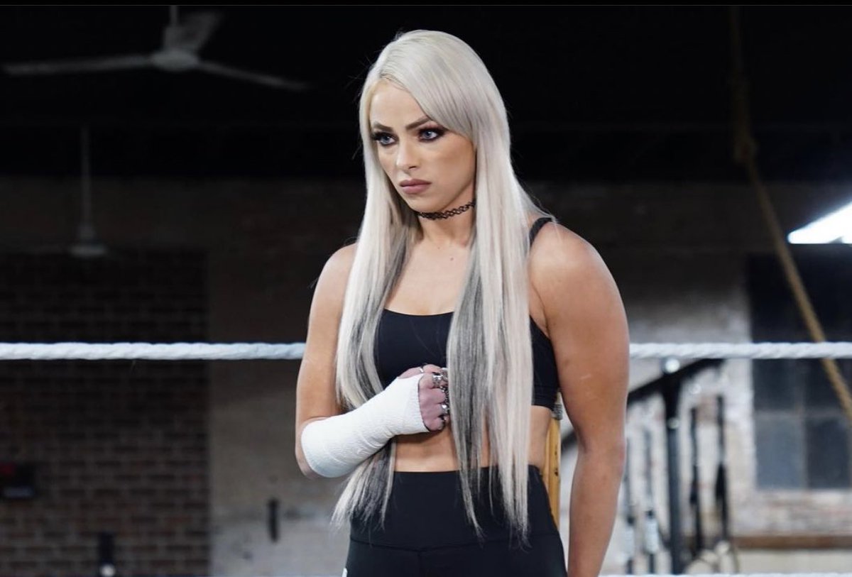 AjBlueBayBelt's tweet photo. Day 357 of Liv Morgan and Ruby Soho Photos! To all fan bases of The Riott Queen and The Sugar Plum out there, show off your favorite photos! #LivMorgan #RiottSquadForever #LivForever #LivDay #LIVIsLife #ForDoriWeRiott #HeidiLovelace #ThankYouRuby #Riott2Liv #Liv2Riott #RubySoho https://t.co/k2KkxfqNXt