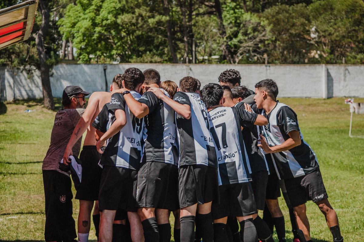 Resultados formativas⚫️⚪️
Sub 19 
Pan de azúcar 2-1 Tabare PFC 

Se terminó el año para la categoría en un partido donde lo deportivo quedó de lado cuando en una acción antideportiva golpearon en la cabeza a un jugador del club permaneciendo internado toda la noche.
#TabarePFC