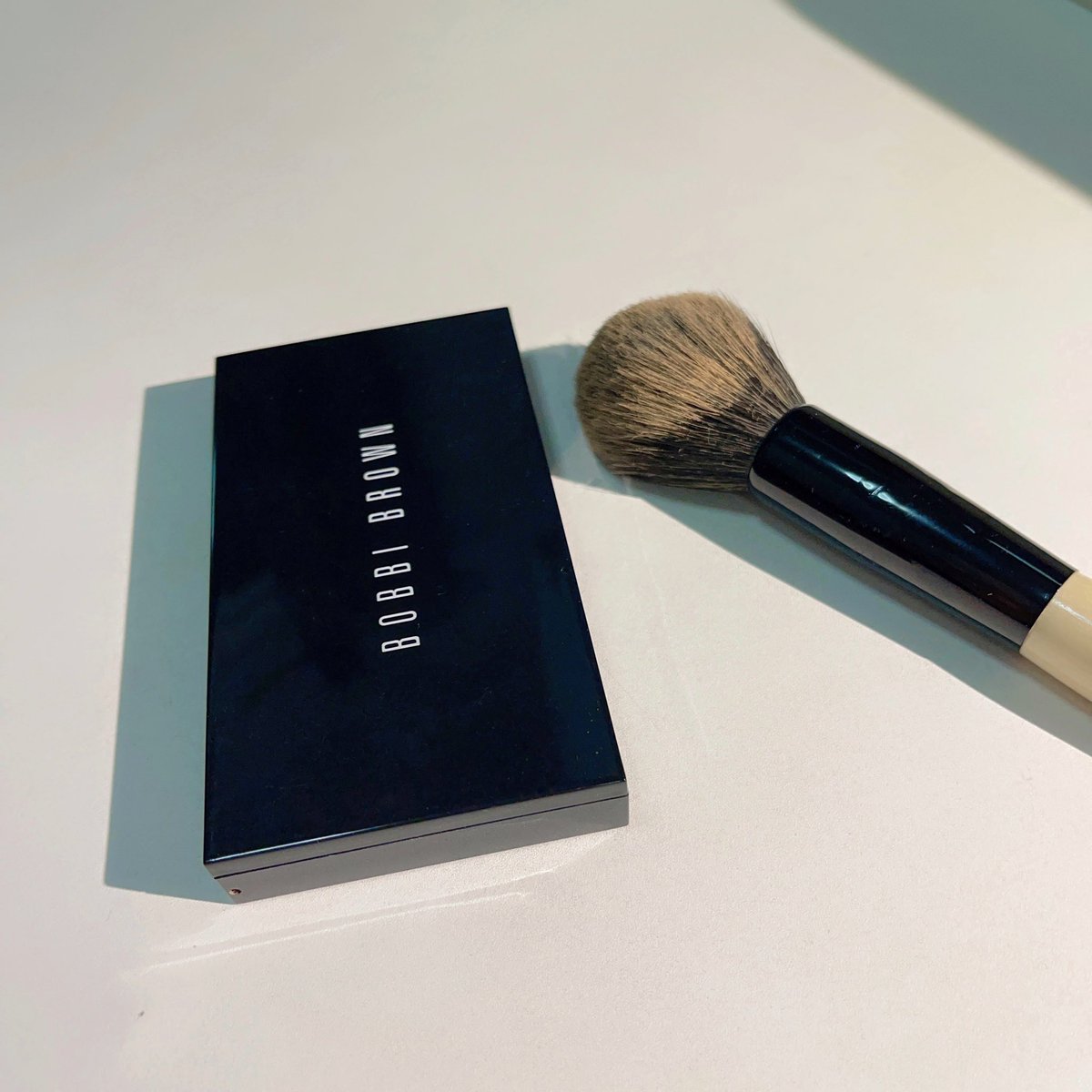 Khunsomsree's tweet photo. "บางเบาแต่ปกปิด" มีอยู่จริง 
Skin Weightless Powder Foundation 
แป้งผสมรองพื้นจาก @BobbiBrown_TH 
ช่วยอำพรางรูขุมขนและริ้วรอย ยังให้ความรู้สึก��บาสบายผิว ป้องกันเหงื่อและความชื้น คงสภาพให้ผิวดูสดใส ไม่เปลี่ยนสีหรือดูหมองคล้ำระหว่างวัน แนะนำเลยค่ะ #ใช้ดีบอกต่อ https://t.co/tnr1J4zA1Z