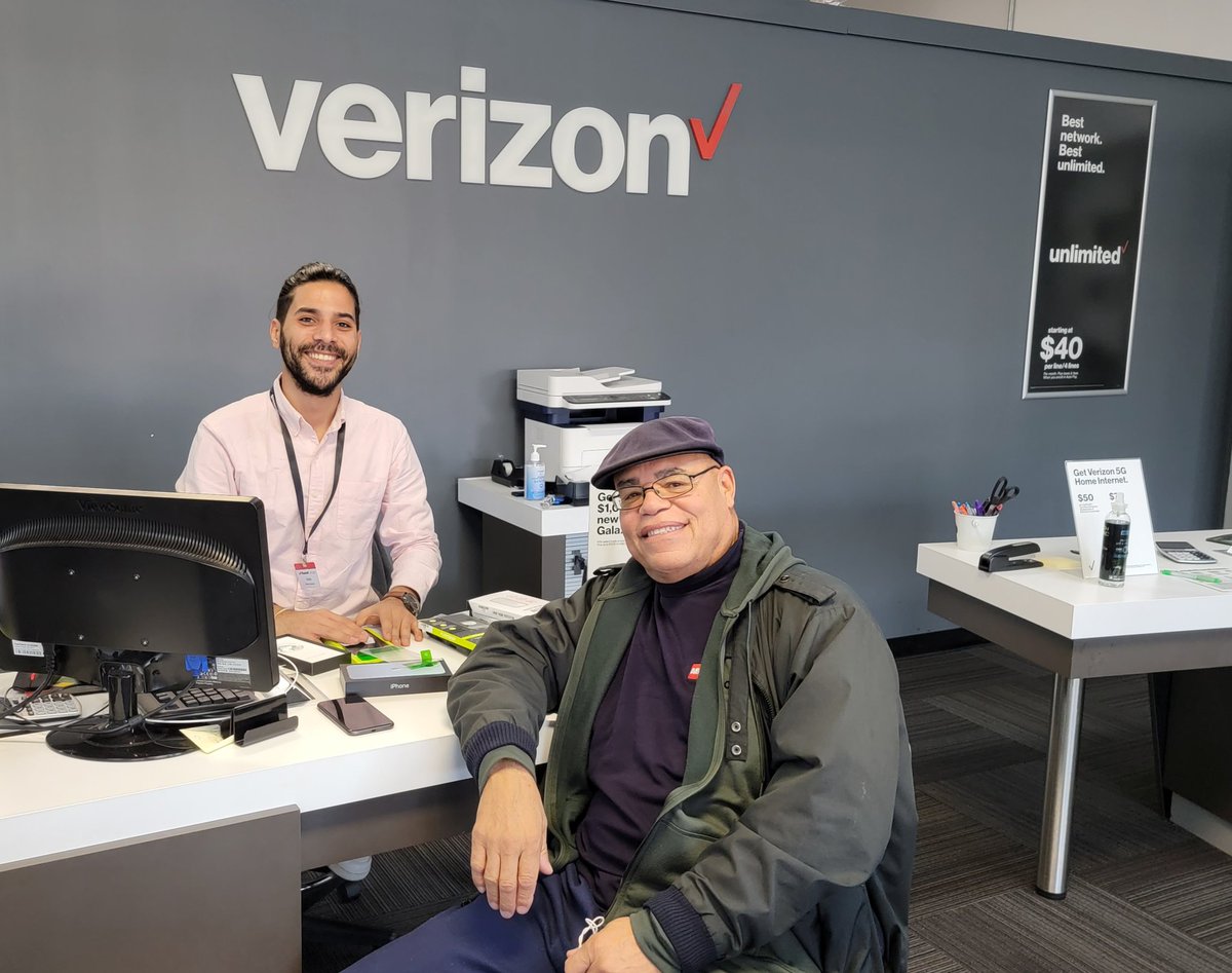 MattsHub's tweet photo. Great visit with Omar in our New Albany @russellcellular @Verizon store. Omar has only been with us for a month, and Kevin said that he was professional, friendly, and made it a great experience. Attitude is key.

I hope everyone has a great holiday season! Be kind 😊
#verizon https://t.co/q0Fz301Mie