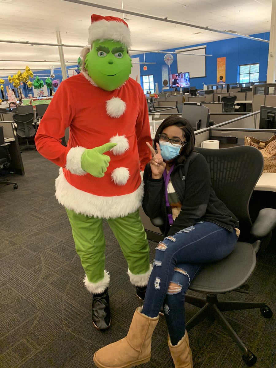 The grinch came for a visit. To get us in the Christmas spirit!! <a href="/jmasplund/">Jennifer Asplund</a> <a href="/wloceansprings/">Wendy Labat</a> <a href="/411MikeP/">Michael Patenaude</a> #wewinas1fam #guinningtogether