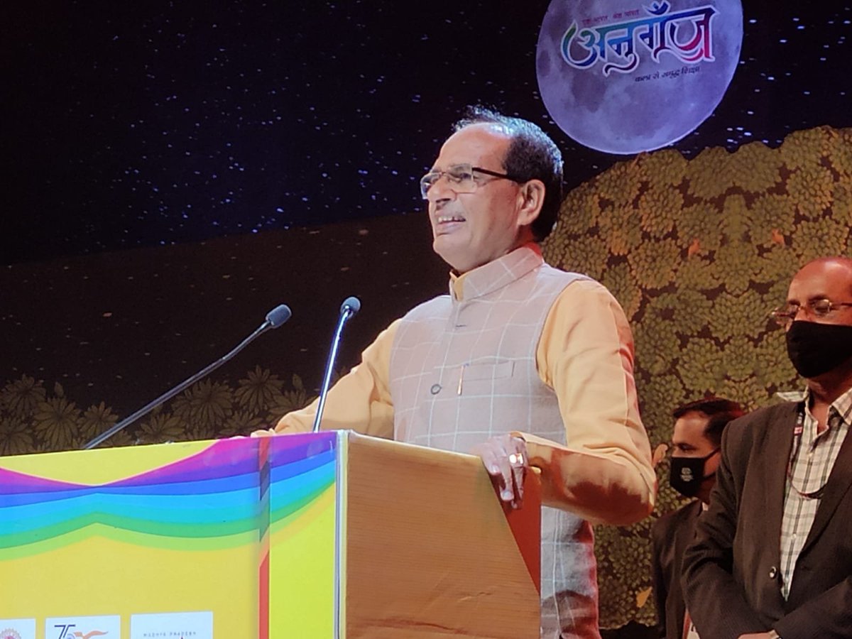 Indersinghsjp's tweet photo. नई शिक्षा नीति सिर्फ पढ़ाई के लिए नहीं बनी है, बल्कि ये अपनी प्रतिभा प्रकट करने की नीति है, अच्छे नागरिक बनाने की पहल है : मुख्यमंत्री श्री @ChouhanShivraj जी।
#Anugoonj2021
#NEPMP https://t.co/0Aj6NXDBOA
