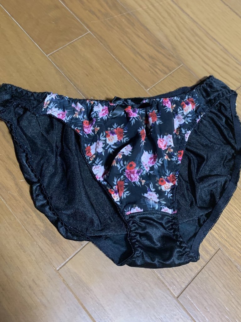 Ablam okula gitti yardım  edin iç çamaşırları dolabını yeniliyelim yardım etmek isteyen dm açık bekliyorum