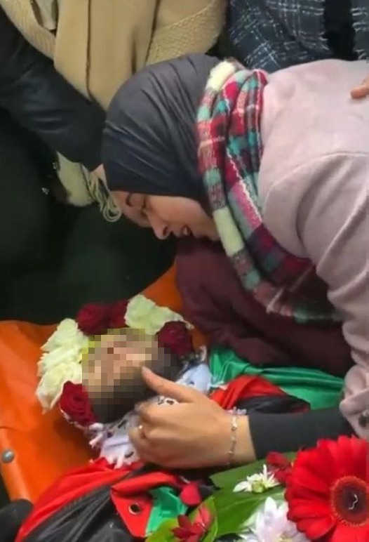 Pbi_Fr's tweet photo. #Privation du #droit à la #vie
La #fiancée de mohammad se trouve seule après que les forces israelienne ont #tiré et #tué son amoueux. Il était prévu qu'il se #marient bientôt,mais leur #rêve s'est tranformé en #mort par les #balles de #feu de l'occupation israélienne. https://t.co/BrhJMXFkJc