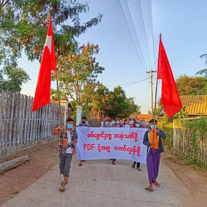 MyoMinH41016334's tweet photo. Locals from Monywa, Letpadaungtaung area staged a powerful strike to oust the genocidal dictators this evening. #India_StopSupportingTerrorists #Dec23Coup   #WhatsHappeningInMyanmar https://t.co/ScsVXixMvU