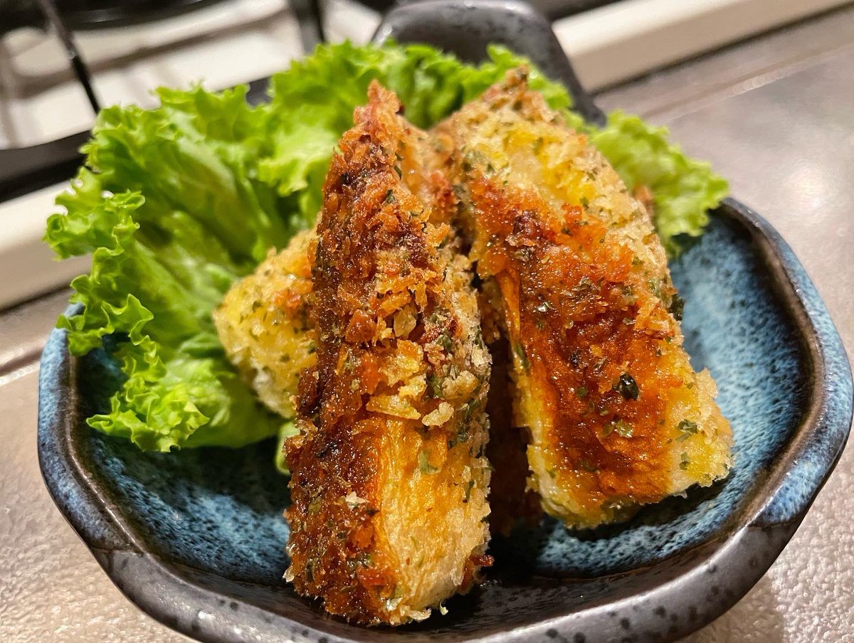 ha87prv's tweet photo. #タンドリーチキン
#竹輪の磯辺揚げ
#炊き込みご飯
#大根とワカメと卵の味噌汁

#トゥンジージューシー
( 冬至に食べる炊き込みご飯 )

.

#料理 #私料理 #手料理 #自炊 #料理記録 #ごはん記録 #晩ごはん #おうちごはん #おうち時間 #おうち居酒屋 #ディナー　#つまみ飯 #料理好きな人と繋がりたい https://t.co/jITkPw2I0w