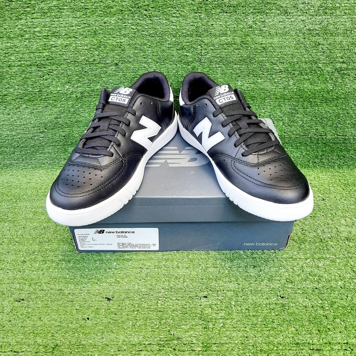 lelanglawas's tweet photo. Detail #LawasMalamJumat - Kamis, 23 Desember 2021 

#Lawas1
New Balance Court
Casual
Size 43
Black/White
Article number CT05BK
BNIB
*Retail price IDR 900,000 https://t.co/hZq59jOdzr